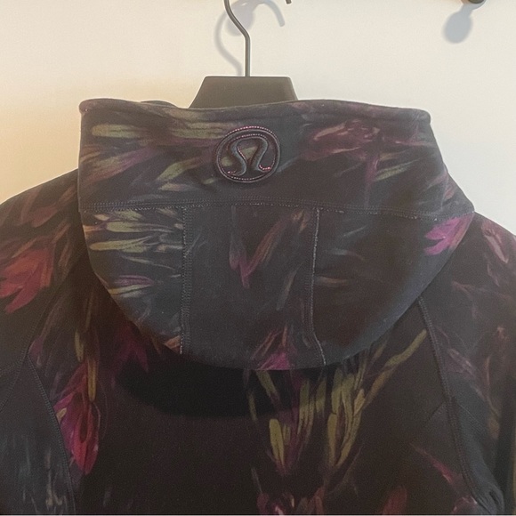 Lululemon | Midnight Iris Scuba Hoodie | Size 6 - Picture 10 of 11